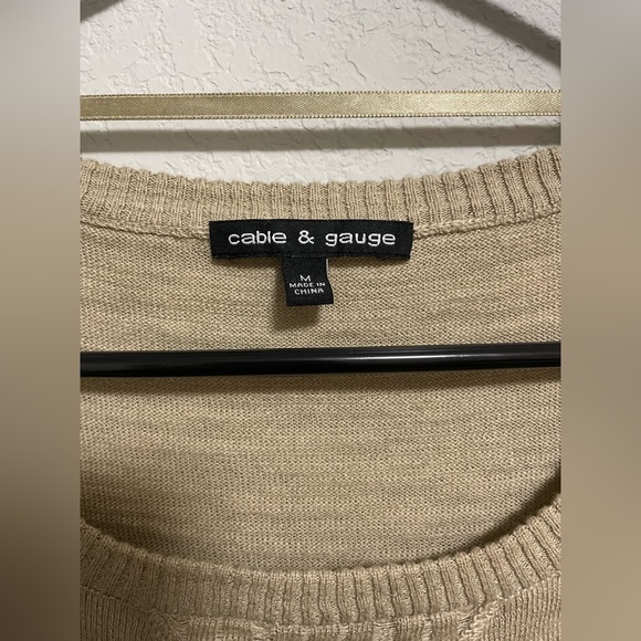 Cable & Gauge Women’s Tan Sweater Size Medium - Picture 2 of 11